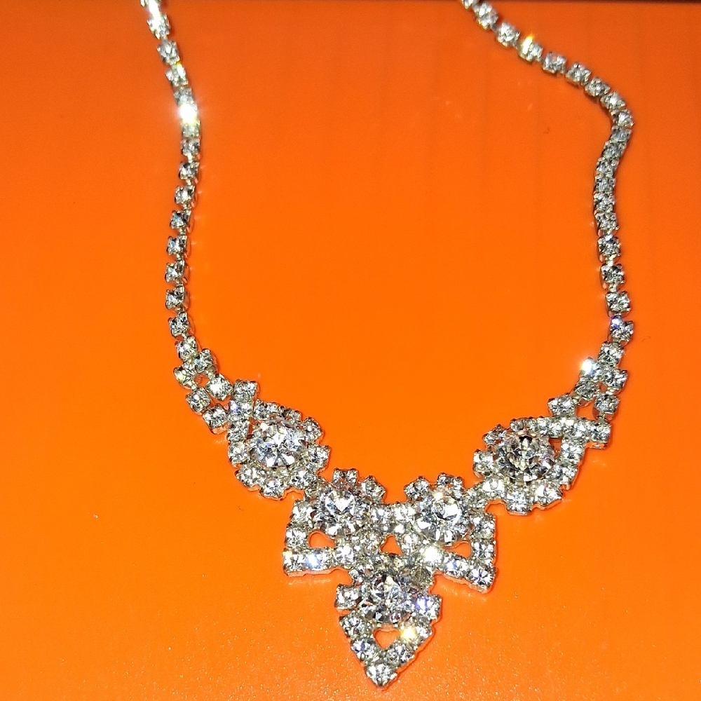 Source Unknown Sparkling Silver Necklace